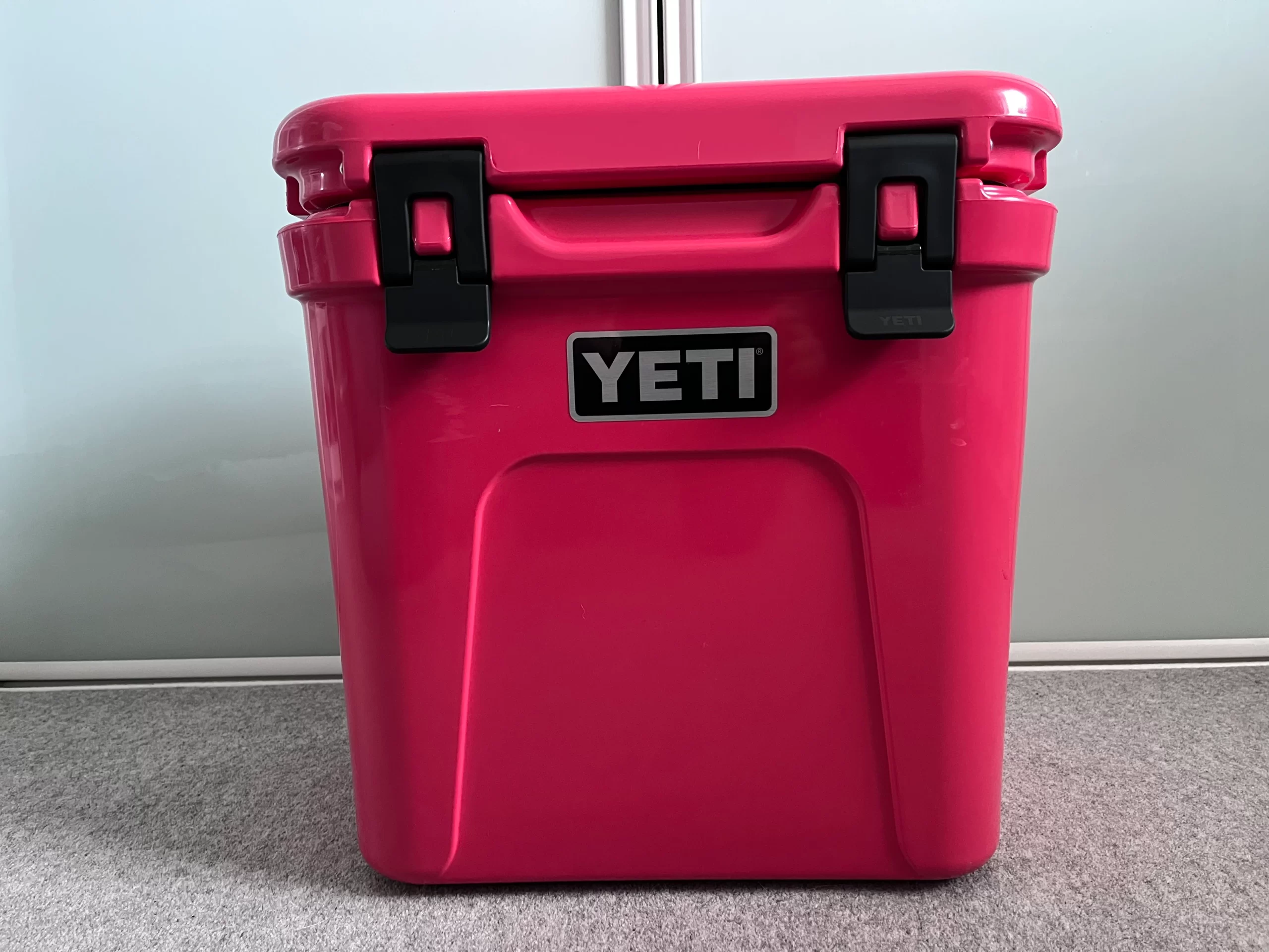 YETI Roadie 24 Cooler Bimini Pink VS Yeti Tundra 35 Comparison 
